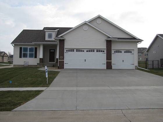 1st image of 835 Woodland Dr
