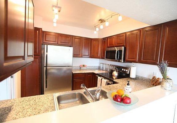 3rd image of 875 La Playa St APT 383