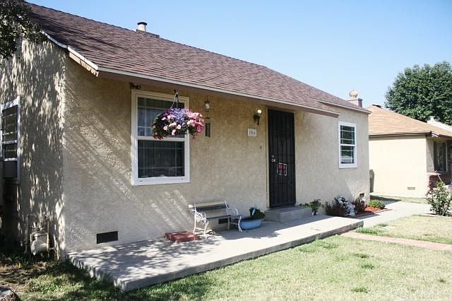1st image of 1066 W 26th St