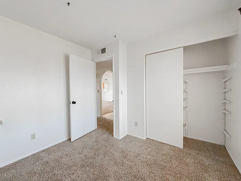 812 W Duke Dr — Photo 15