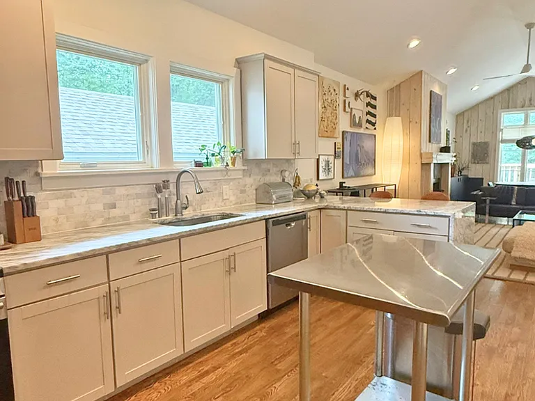 420 S Holmes St — Photo 10