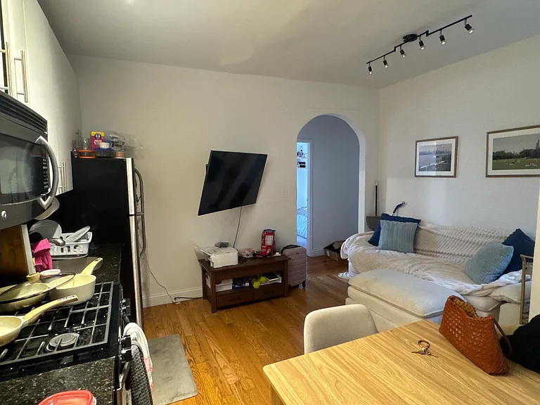 336 E 13th St #D6 — Photo 2