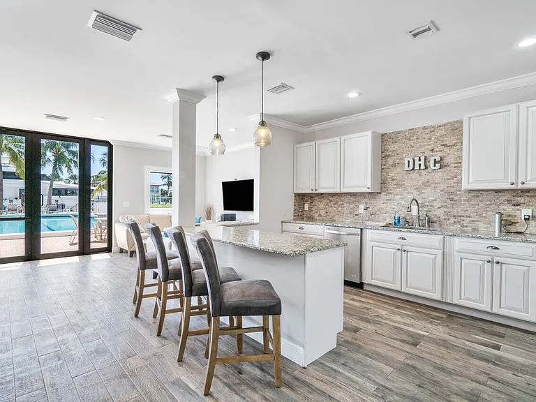 1035 S Federal Hwy #406 — Photo 45