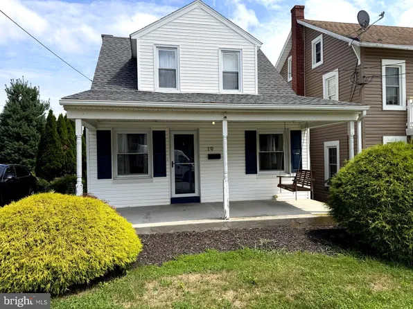 19 Maple St, Mohnton, PA 19540