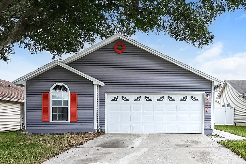 3 bed, 2.0 bath, 1181 sqft, $1,910 — Photo 1