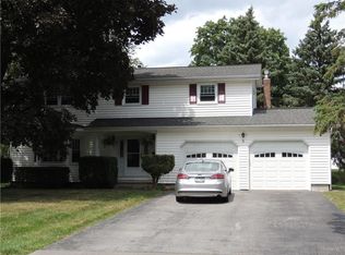 5 Picturesque Dr, Rochester, NY 14616