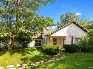 21925 Waltz Rd, New Boston, MI 48164