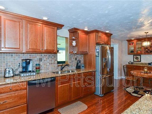 5th image of 825 Bethany Dr