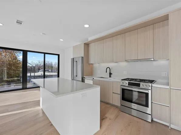 2209 S 1st St #321, Austin, TX 78704