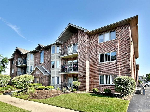 4th image of 6219 W 94th St APT 1SE