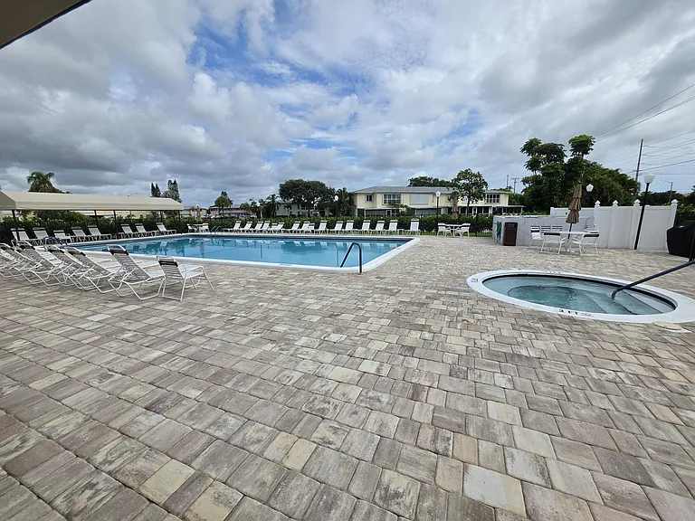 1631 NW 18th Ave #201 — Photo 50