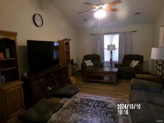 3rd image of 608 Vine St