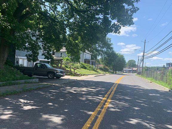 4th image of 61 Railroad Ave