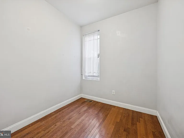1625 Edgley St — Photo 12