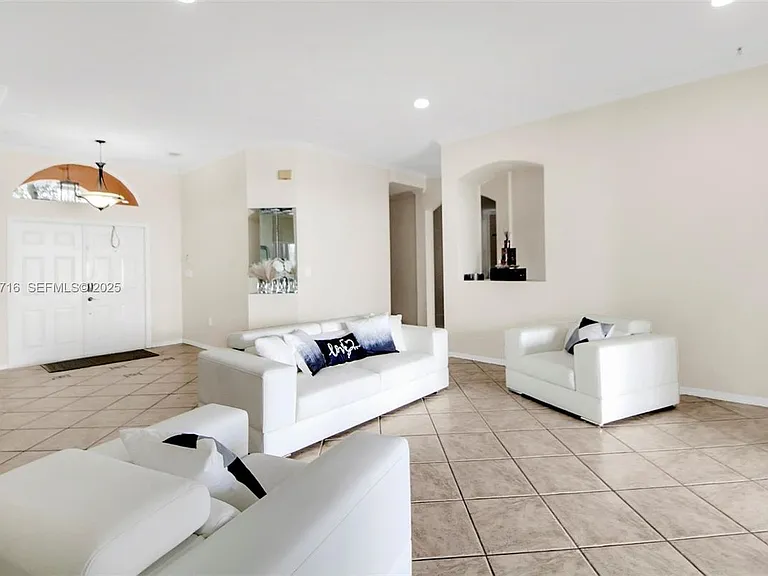 15875 SW 149th Ln — Photo 3