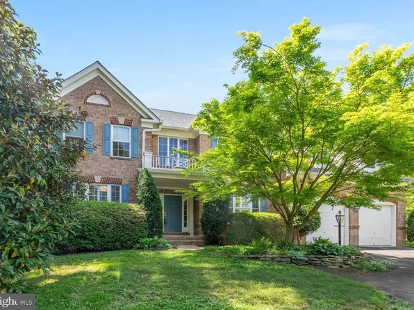 5393 Abernathy Ct, Fairfax, VA 22032