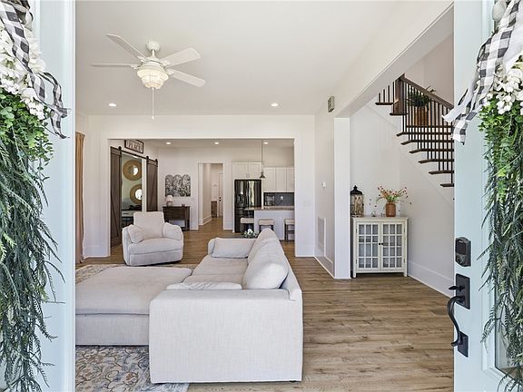 3rd image of 1006 Embassy Dr