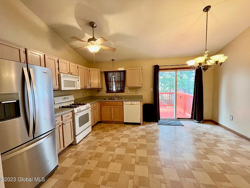 5th image of 425 Chadwick Road