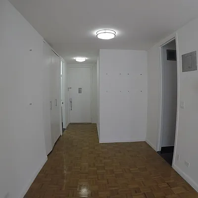 Rented by Solow Realty | media 19