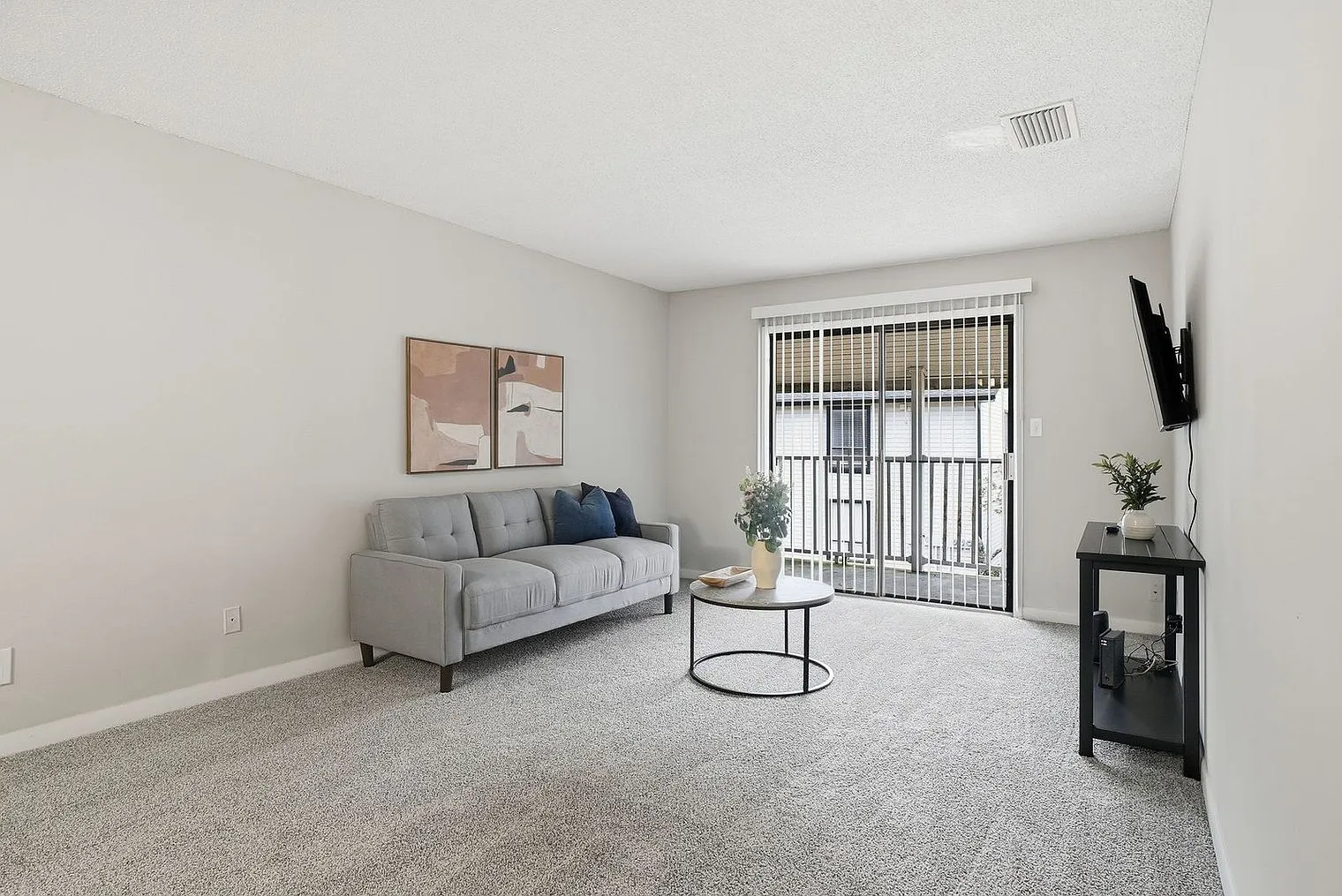 2 bed, 1.5 bath, 11194 sqft, $2,293 — Photo 2