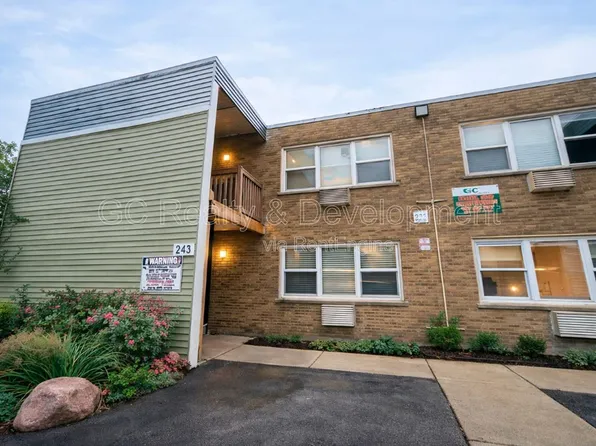 243 Uteg St APT 2, Crystal Lake, IL 60014