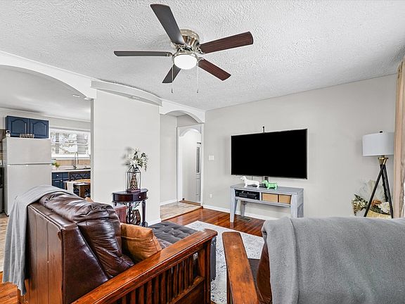 4th image of 1637 Harper Dr