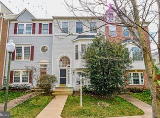 4096 Fountainside Ln, Fairfax, VA 22030