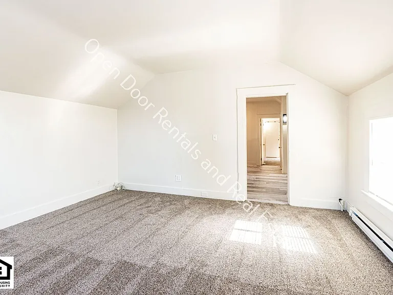 1240 Boone St — Photo 9