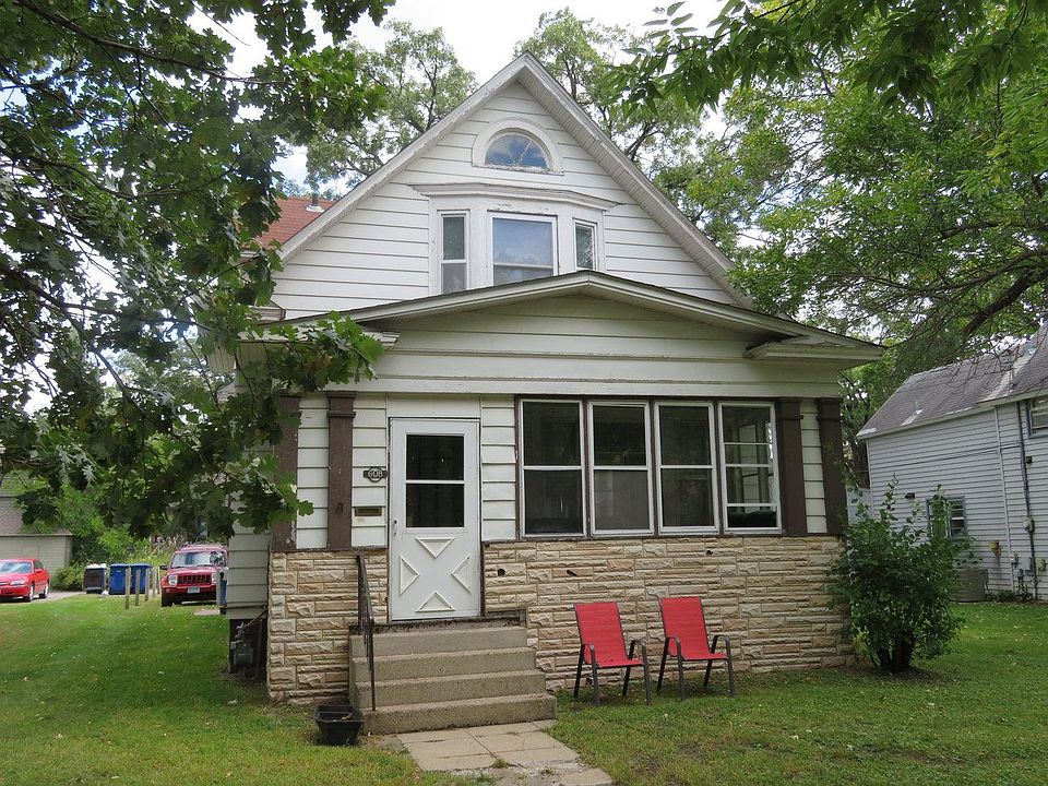 1st image of 608 8th Ave S