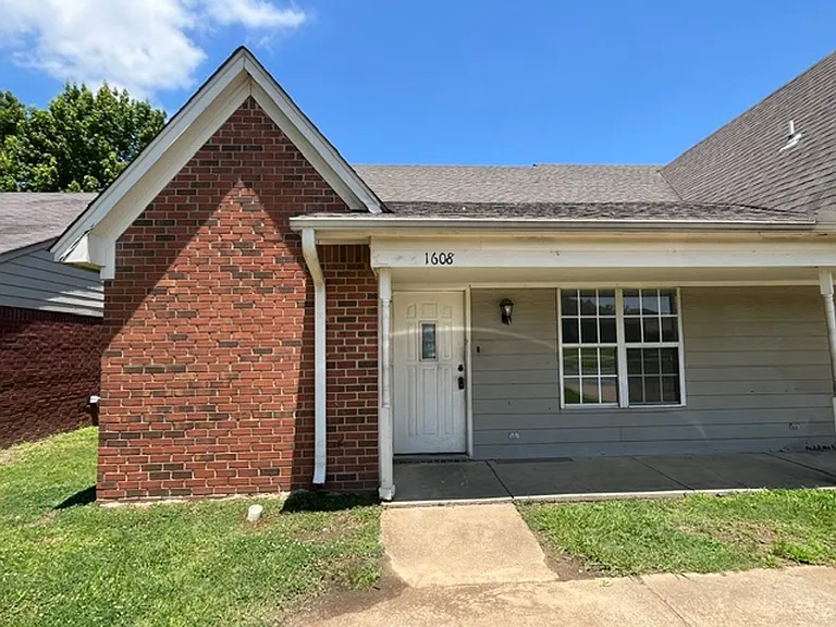 1608 Joy Blvd — Photo 1
