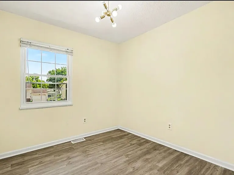 Southwind Dr — Photo 15
