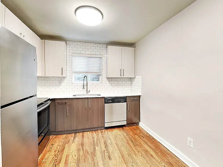 880 N Highland Ave NE #B3 — Photo 4