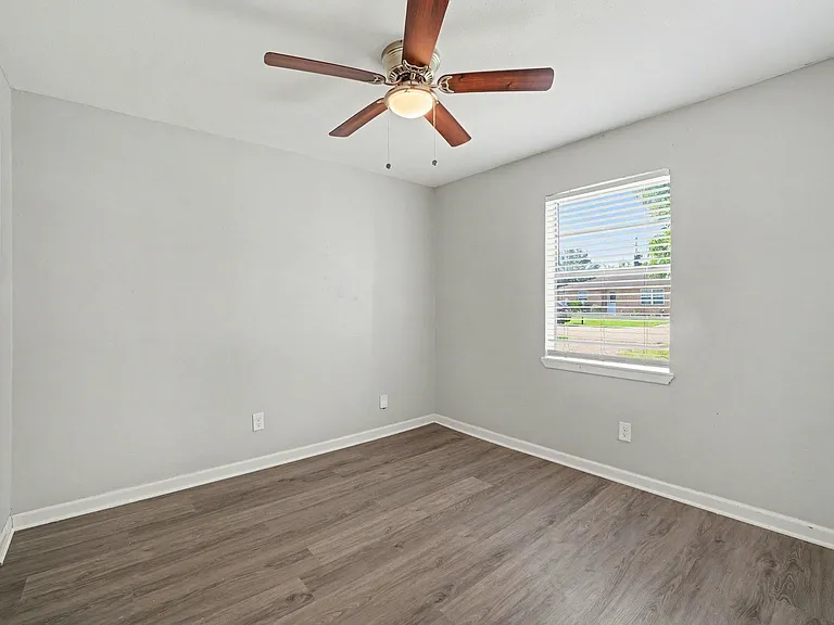 8807 Barton St — Photo 10