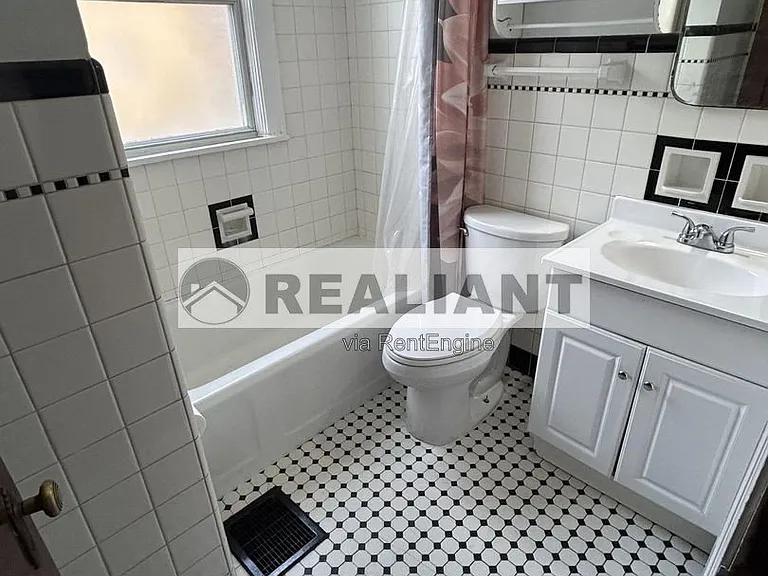 2214 Memorial Pkwy #1-1N — Photo 4