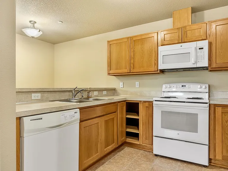 2037 SE Huckleberry Ave — Photo 8