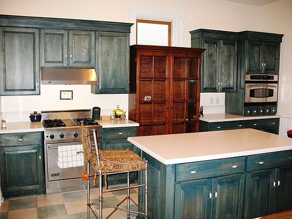 Updated Kitchen w/Spacious Center Island