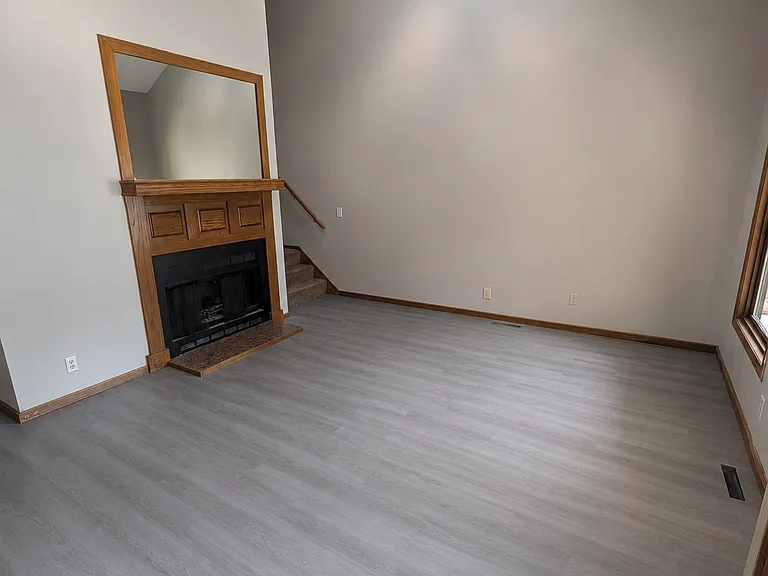 10819 W Grant St — Photo 2