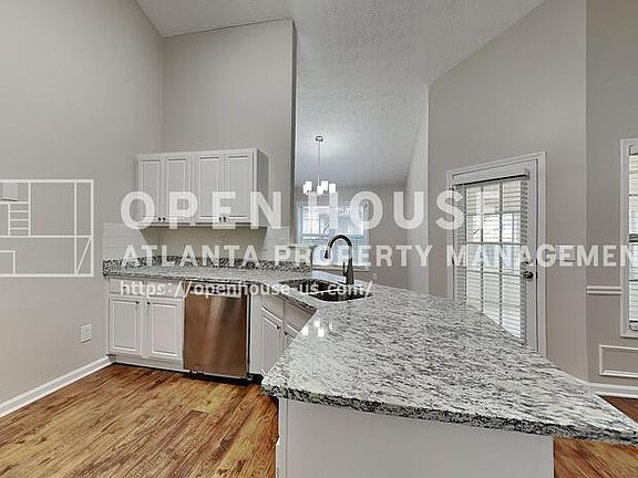 5th image of 405 Windsor Brook Ln SE