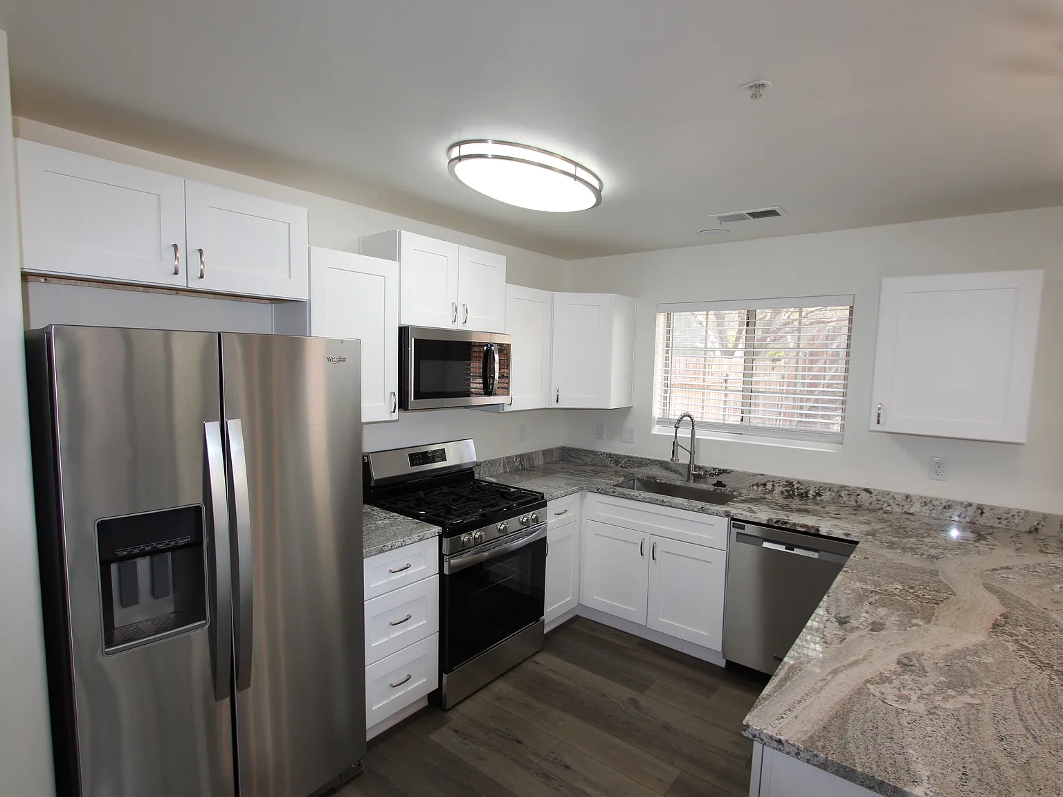 3 bed, 2.5 bath, 1463 sqft, $2,600 — Photo 2