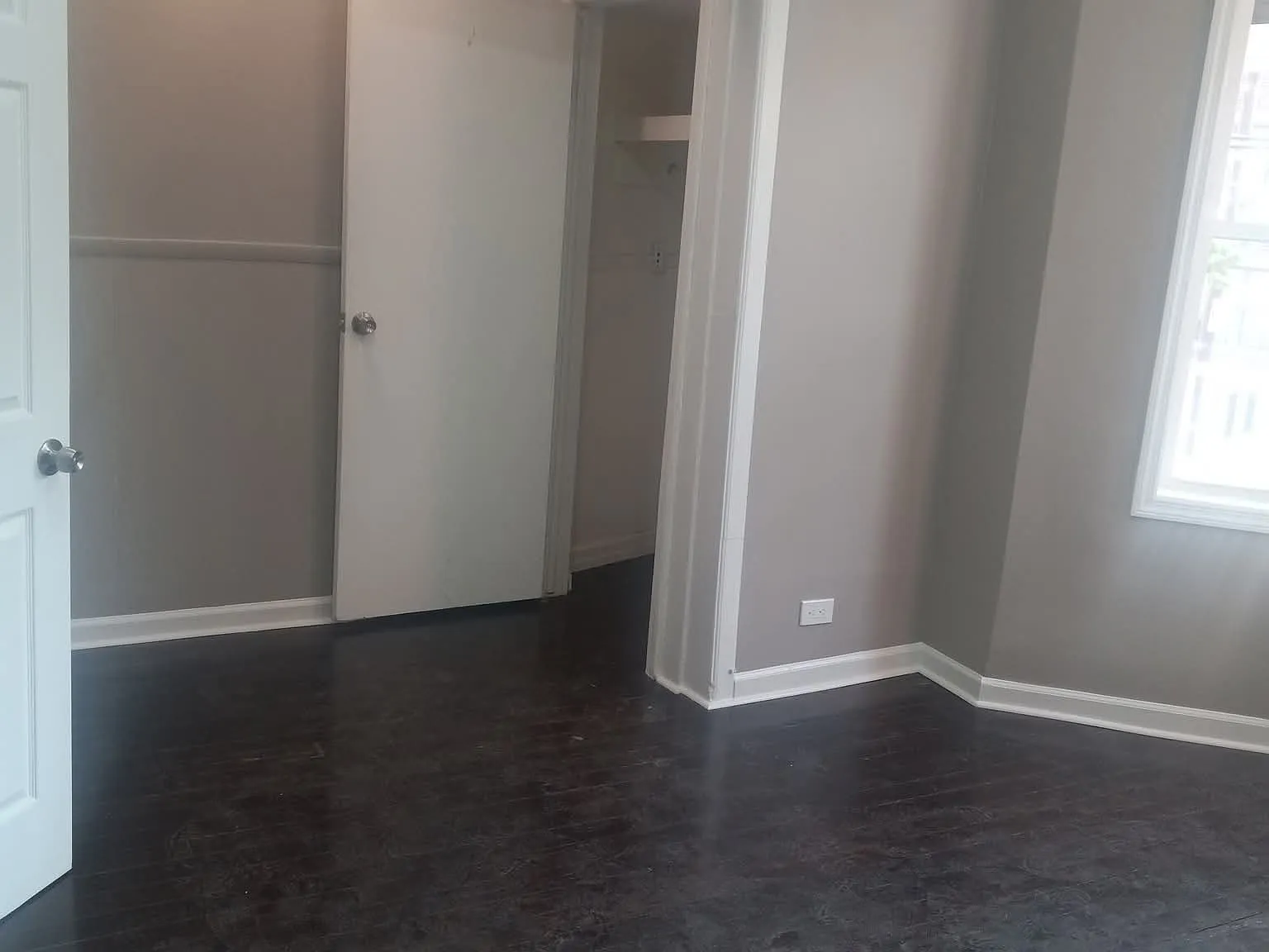 3 bed, 1050 sqft, $2,100 — Photo 2