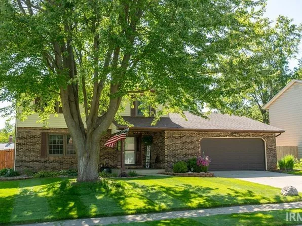 5530 Colonial Ln, South Bend, IN 46614