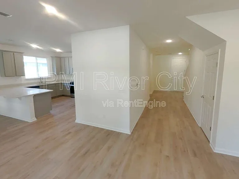 227 Boulder Ln — Photo 3