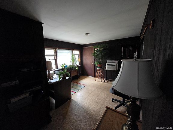 4th image of 858 Fort Salonga Road