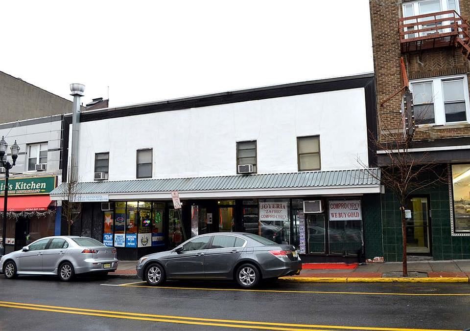 1st image of 1215 Summit Ave APT 4
