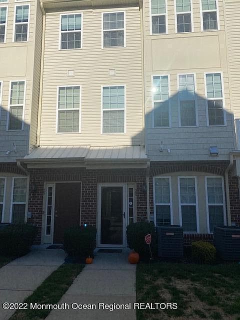 1st image of 28 Jake Dr