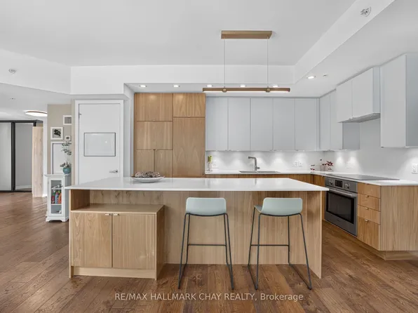 38 Howard Park Ave Unit 523, Toronto, ON M6R 0A7