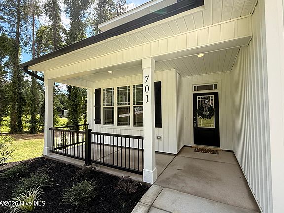3rd image of 701 Sunset Drive