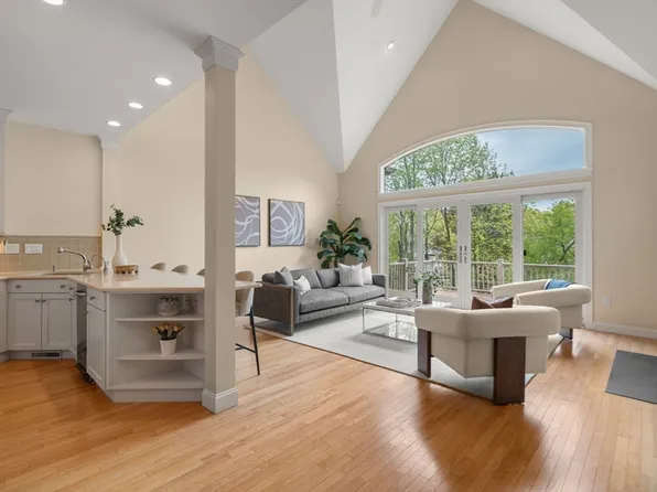3 Meadows Ln Unit 3, Belmont, MA 02478