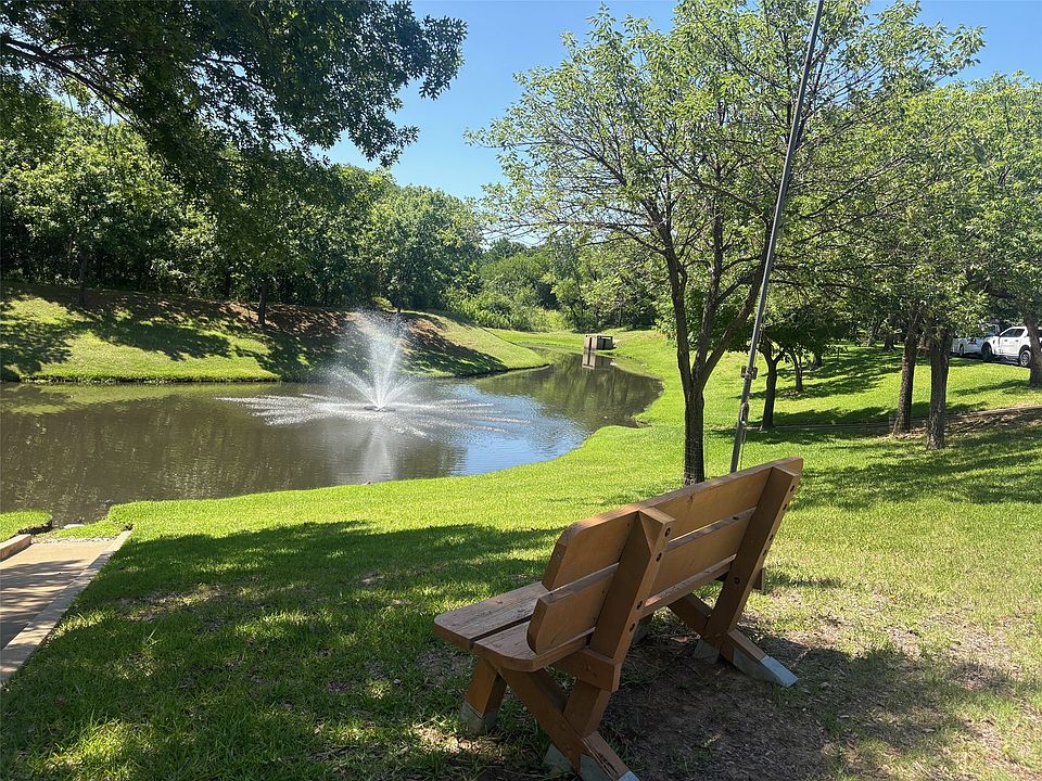 1st image of 1004 Bridges Dr