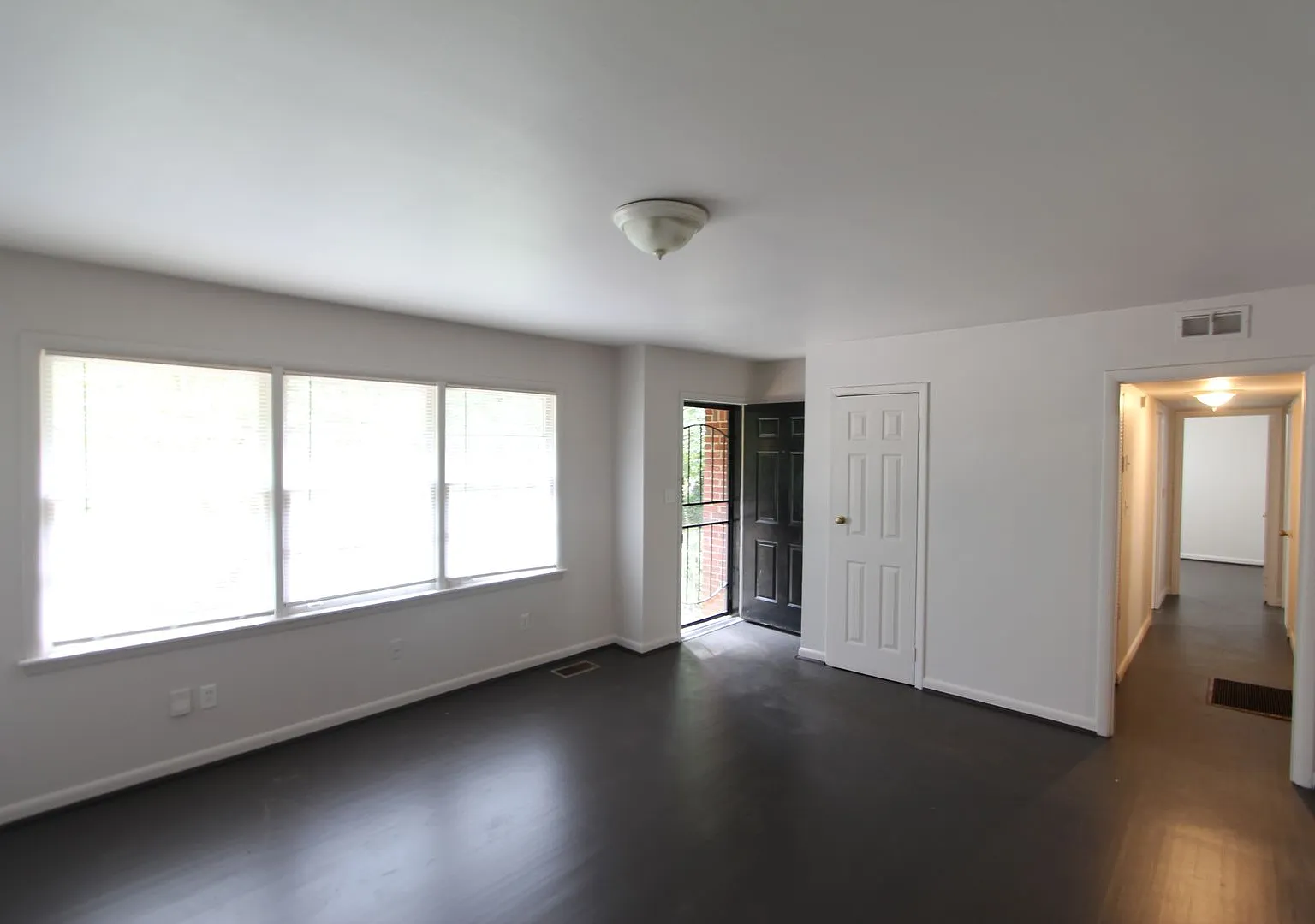 New On The Market!! Will not last long at this price. Better Hurry!! — Photo 4